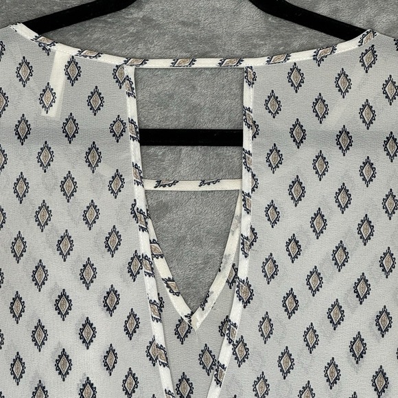 Live & Truth Large Shirt Top White Paisley Slit Long Sleeve Keyhole Scoop Neck - Picture 7 of 9